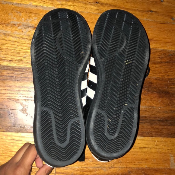 Women’s Adidas Superstars - Picture 5 of 7